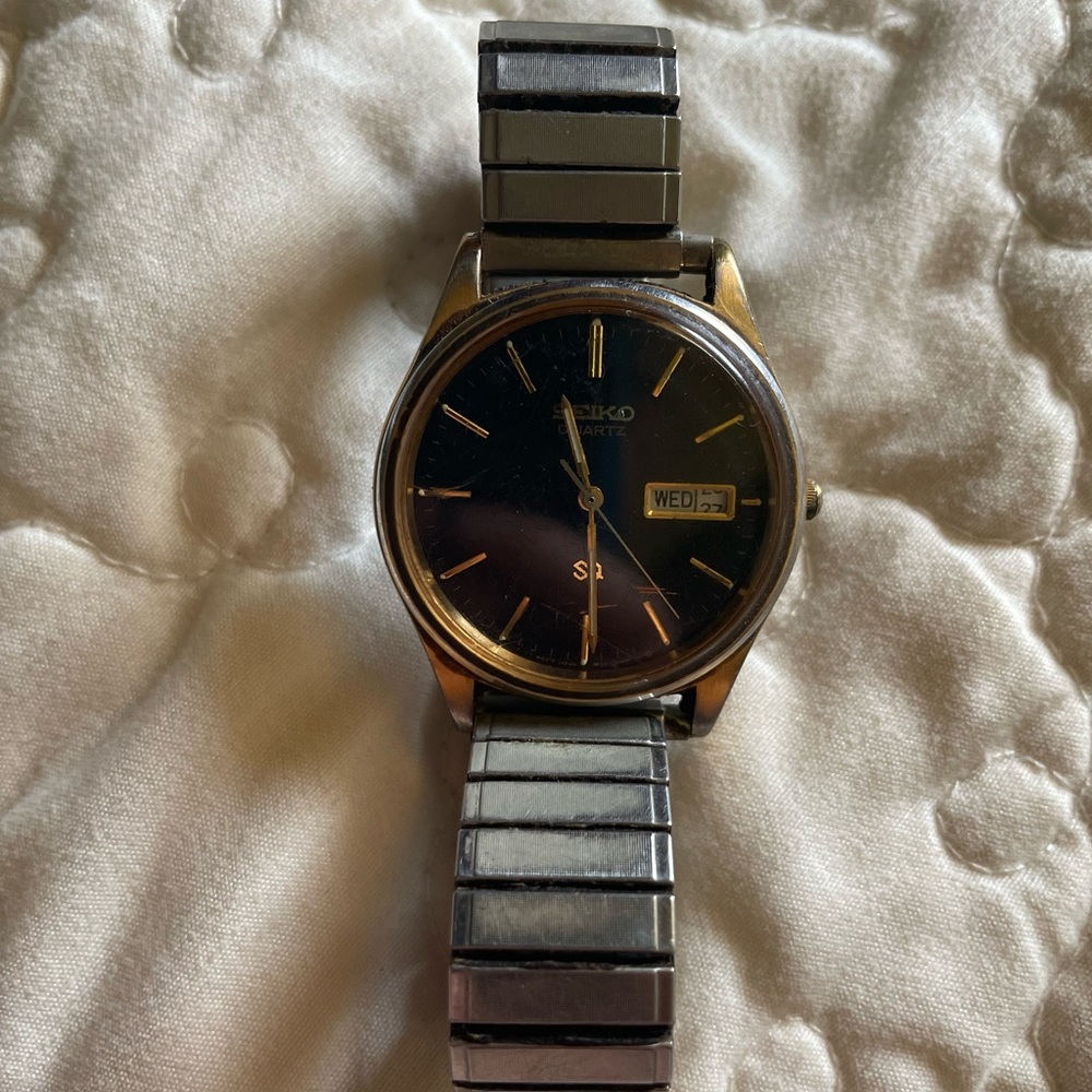 Vintage Seiko Black and Gold Quartz Timepiece